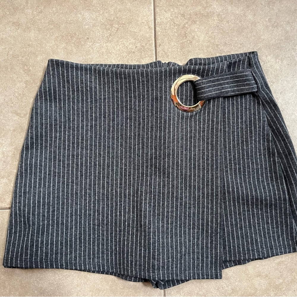 Color Thread Grey Pinstripe Silver Hoop Belt Mini Skort Medium Y2K